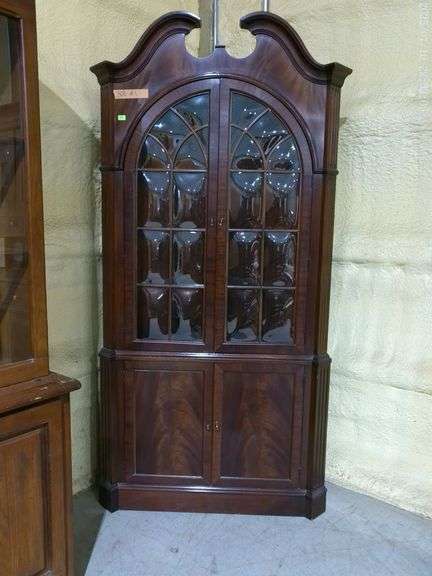 308 - 1 Georgian Court style traditional corner china cabinet. It has mullioned glass doors and rais