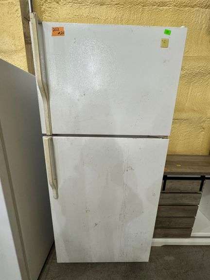 Maytag refrigerator, works