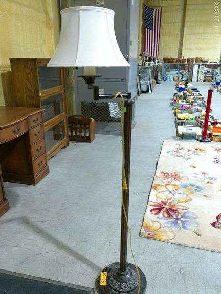307 -13 Floor lamp