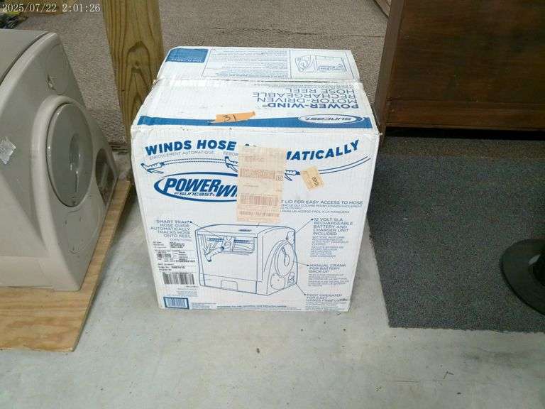 Suncast hose reel new in box