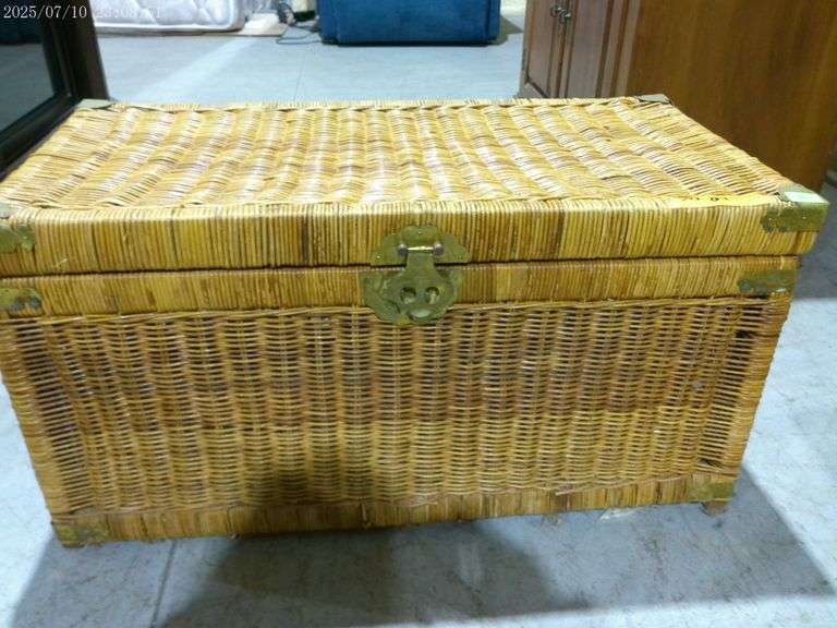 303 - 21 Wicker chest 32" wide x 16" deep x 16" tall