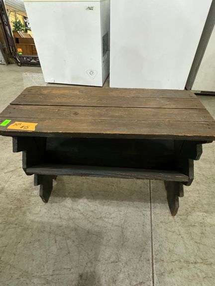 Farmhouse style painted wooden bench. 28" long, 21" tall