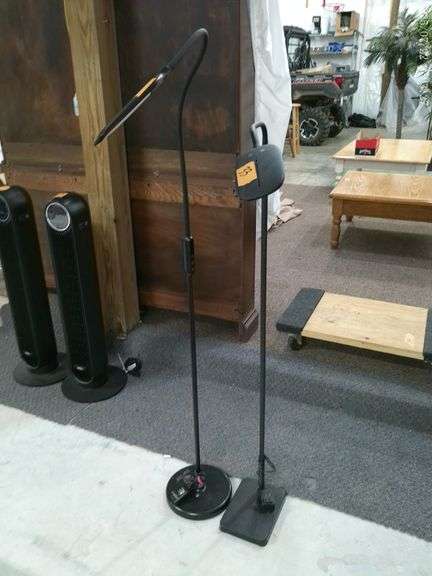 2 flexible head floor lamps