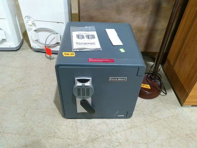 400 - First Alert waterproof fire theft safe, with operating instructions