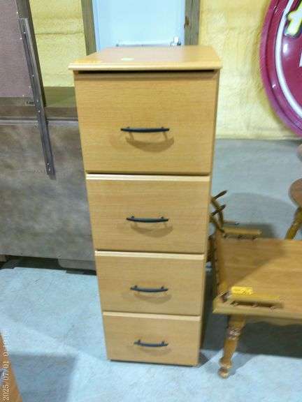 400 - 4-drawer file cabinet, very clean