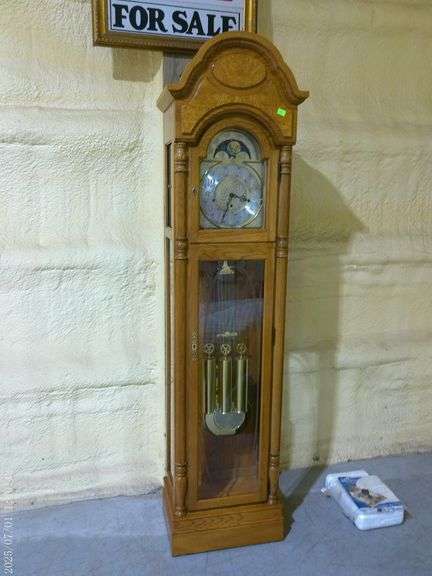 400 - Ridgeway grandfather clock, beautiful condition, works, has key