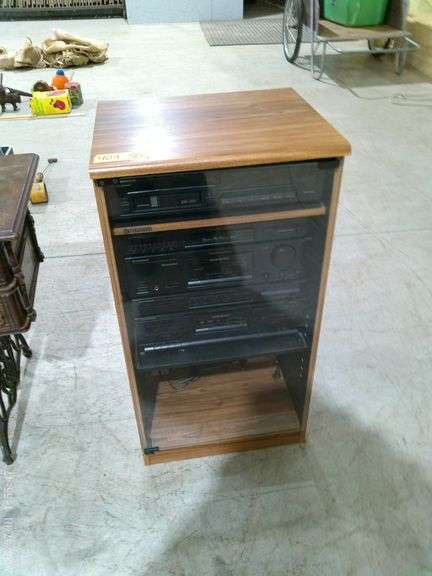 409 - Pioneer stereo system disc and cassette player, 5-band equalizer. In compressed wood cabinet