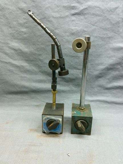 Pair of magnetic holders