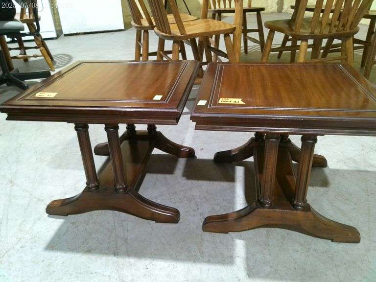 352 Pair of end tables. 20"x20"x16"