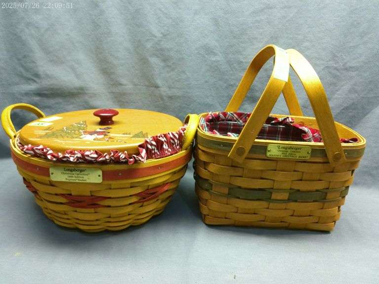 Longaberger Christmas Collection Popcorn basket with Lanam lid, liner, protector 1999; Christmas Col