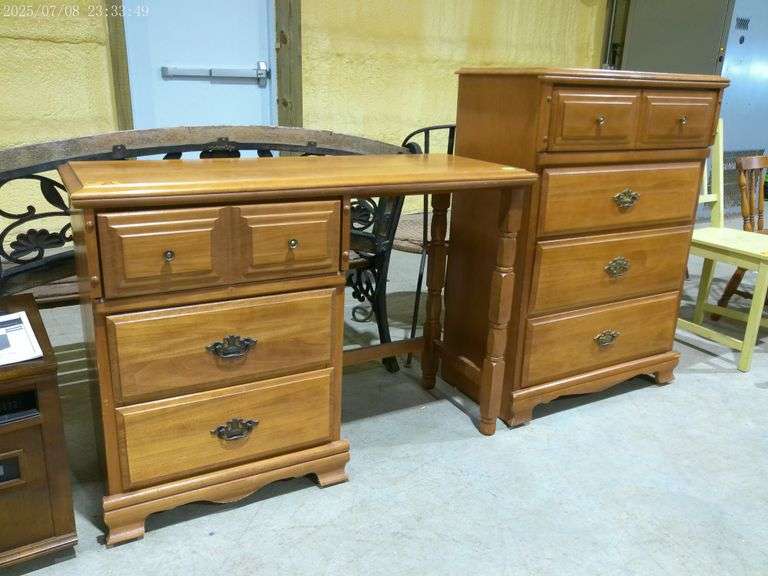 352 Early American kneehole desk and four drawer chest of drawers