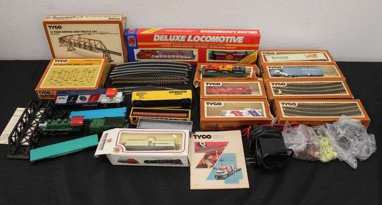 HO Scale Model Train Items