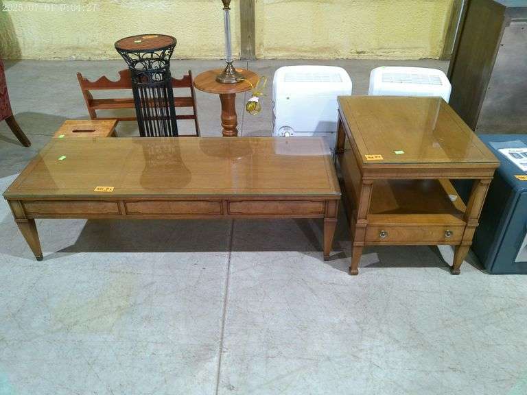401 - end table, top is 20" - 26", has glass on top, drawn below. Shows wear