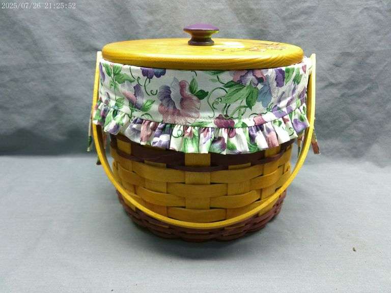 Longaberger May Series Sweet Pea basket with lid, liner and protector 1996