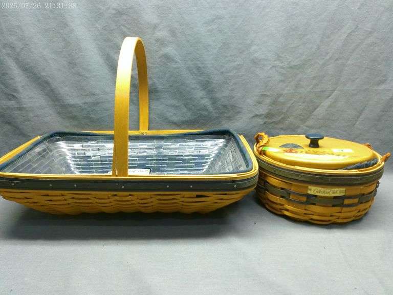 Longaberger Collector's Club Spring Meadow basket with liner and protector 2000; Collectors Club bas