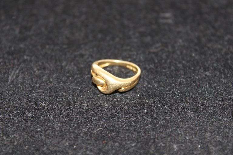 18 KT Gold Ring