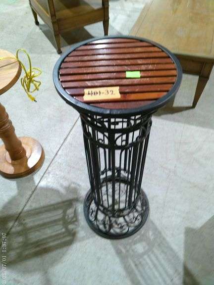 401 - metal and wood plant stand