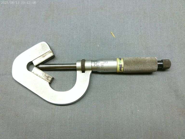 Starrett 3-flute micrometer O-1". In box