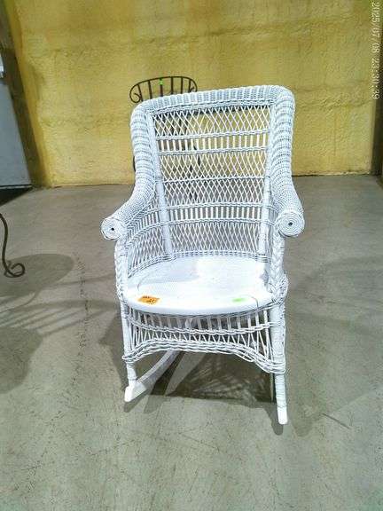 352 White wicker patio rocker