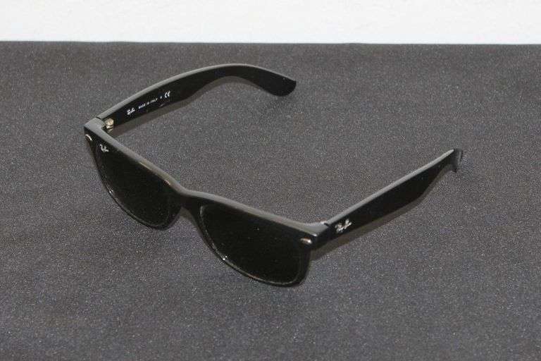 Ray-Ban New Wayfarer Sunglasses