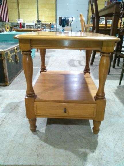 456 - End table with drawer 20"x25"x24". Crawford Furniture