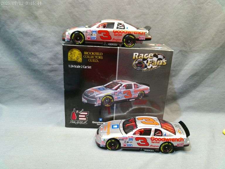2 car die cast set 1:24 scale - Dale Earnhardt, certificate of authenticity, in box