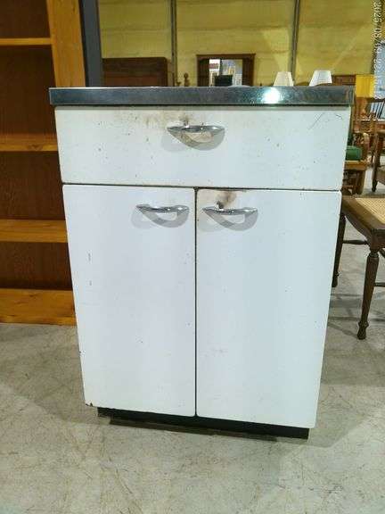 456 - Metal kitchen cabinet 24"x25"x36"