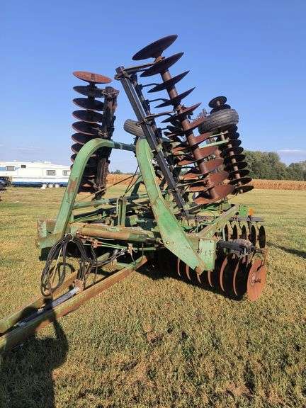 John Deere 235 disc