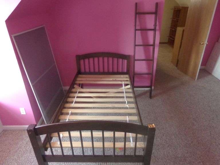 Twin bed/Bunk Bed/ Treddle Bed Set. 3 drawers. 2 support boards are broken. 1 sideboard on base has 