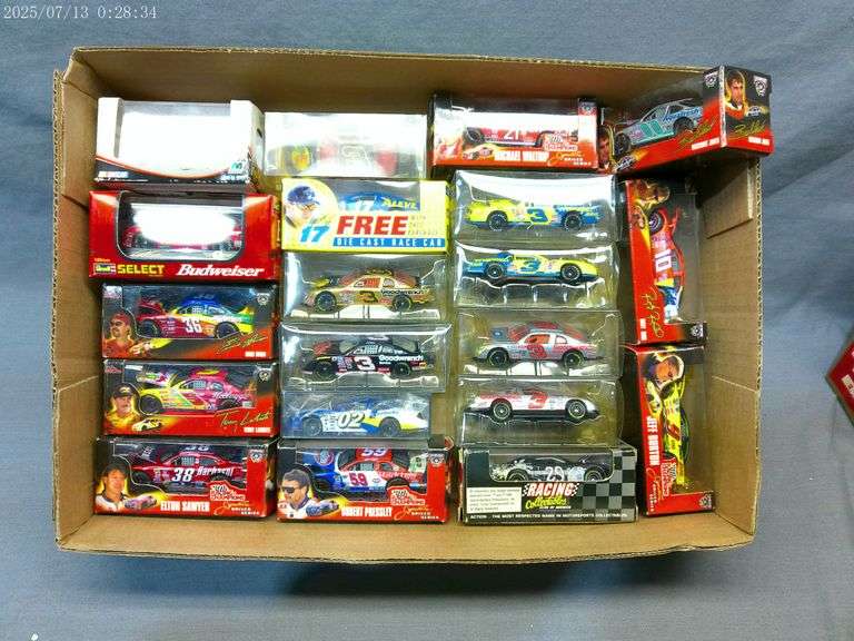 Box of 20 cars 1:64 scale