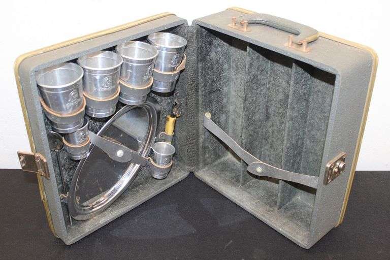 Vintage Wine Travel Set