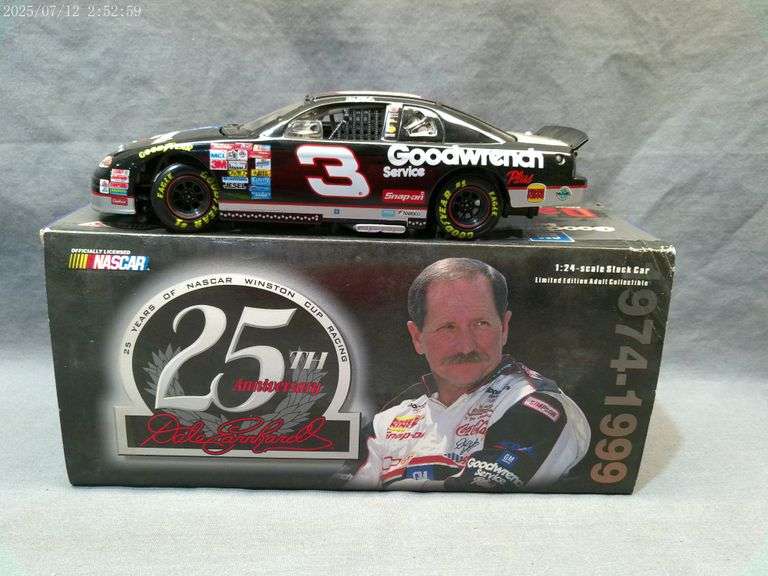 Die cast 1:24 scale car - Dale Earnhardt, in box