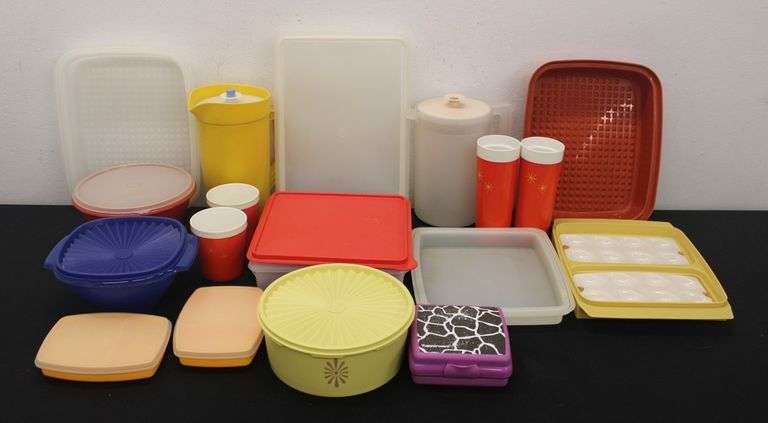 Kitchen Lot #4 (Tupperware)