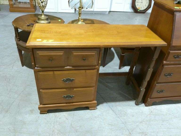 502- Knee-hole desk. Early American style