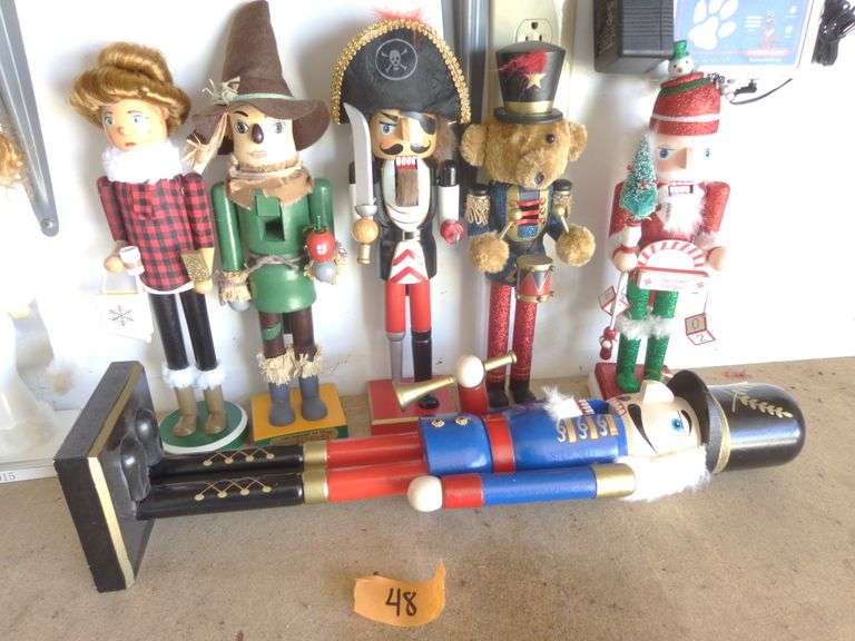 6 Christmas Nutcrackers. See pictures. Located in attached garage.