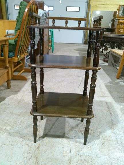 456 - 31" three-tiered wooden table or shelf