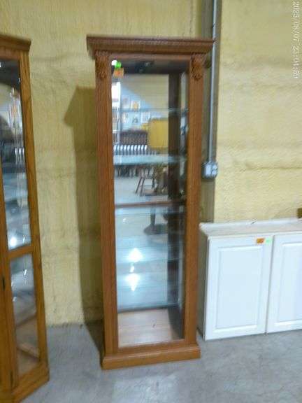 504- Lighted Display Case with Glass Shelves. Approximately 26" wide x 11" deep x 76" tall. See pict