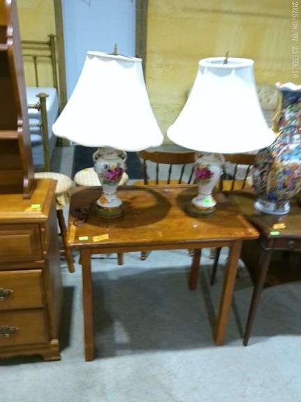 504- Wooden table 32"x24"x 27", top is rough. 2 ceramic lamps with floral design, 1 is damaged, shad