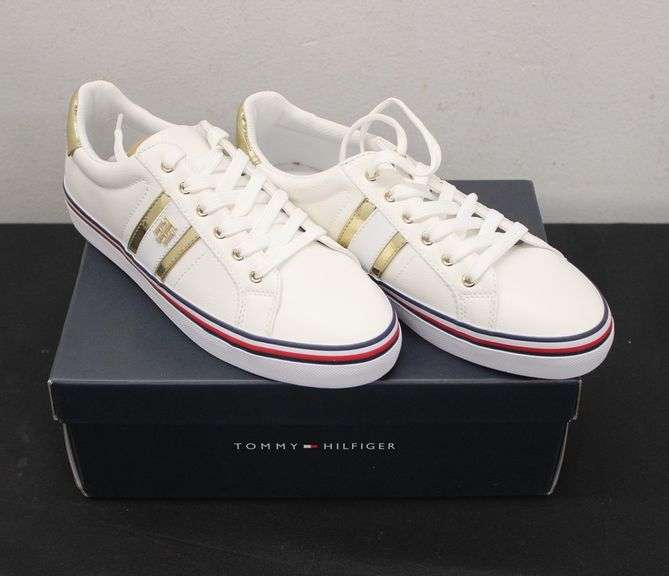NIB Tommy Hilfiger Sneakers