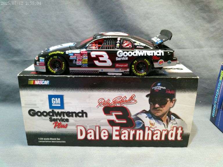 Die cast 1:24 scale car - Dale Earnhardt, in box