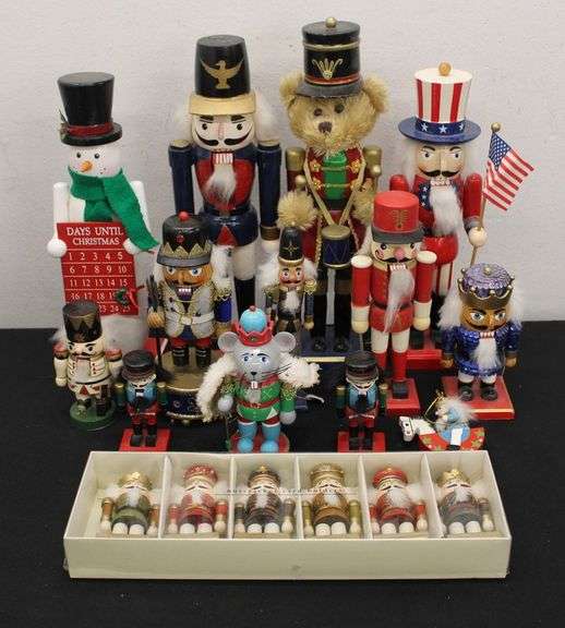Nutcrackers Lot