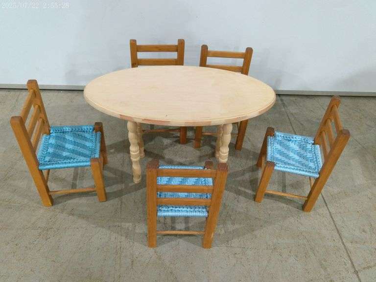 562 - Wooden doll table and 5 chairs with macrame seats. Very clean and cute! Table and chairs are 1
