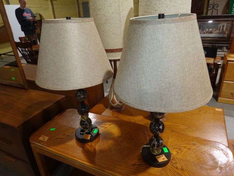 563 - End table lamp with metal and marble like base. Shade is in good condition