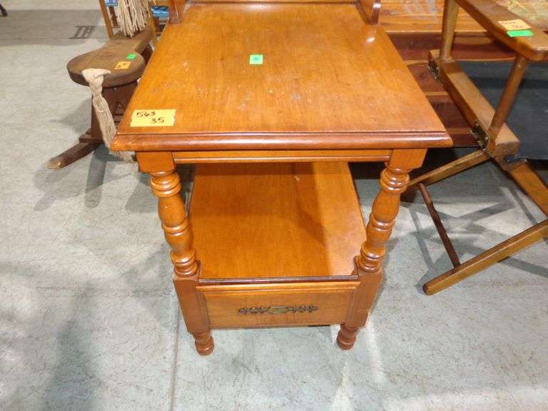 563 - Maple end table 16"x20"x24". Some damage on top, hardware is broken on lower drawer