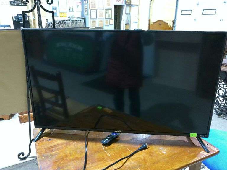 563 - 40" flat screen Phillips TV with remote