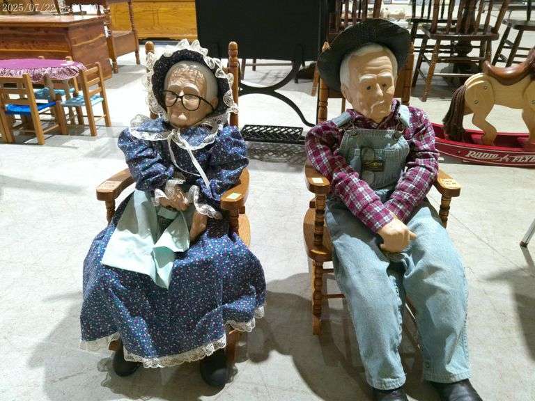562 - Grandma and Grandpa in their rocking chairs! Backs of the chairs are 25" tall