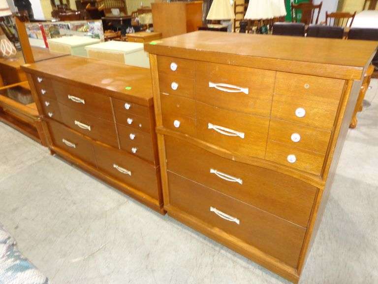 563 - Dresser with mirror and chest of drawers. Some drawer pulls are missing - tops show damage