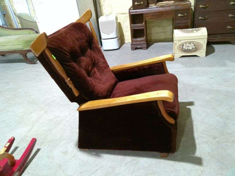 560 - Brown fabric wooden framed recliner. Clean