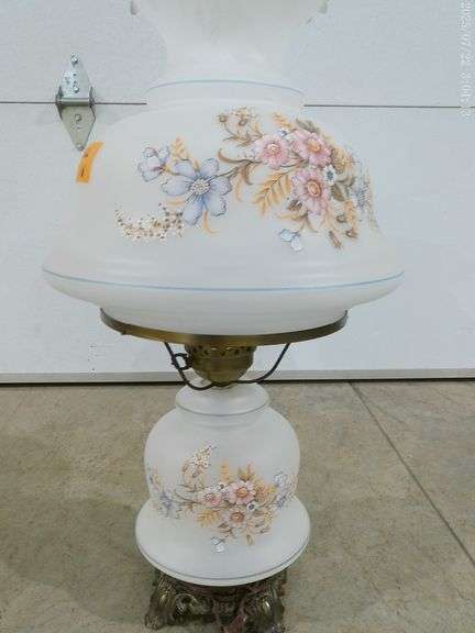 562 - Beautiful hurricane parlor lamp - sometimes referred to as "Gone With the Wind". Floral detail