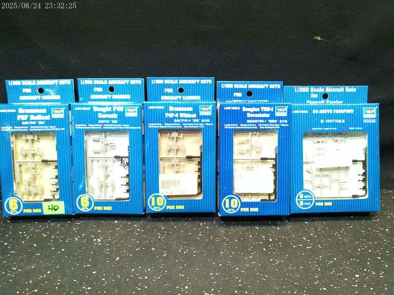 5 Trumpeter aircraft sets 1/350 scale. See photos for detail